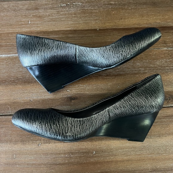 Calvin Klein Saxton wedge pump. Black/silver. Size 8. Excellent condition. - Picture 2 of 4
